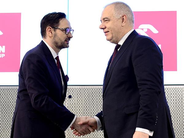 Prezes Orlenu Daniel Obajtek i wicepremier Jacek Sasin