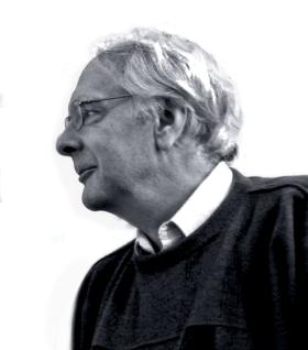 Prof. dr hab. Eryk Infeld (75 l.), fizyk, pracuje w Narodowym Centrum Badań Jądrowych. Przez 25 lat kierował pracownią plazmy i badań nieliniowych. Członek Royal Astronomical Society.