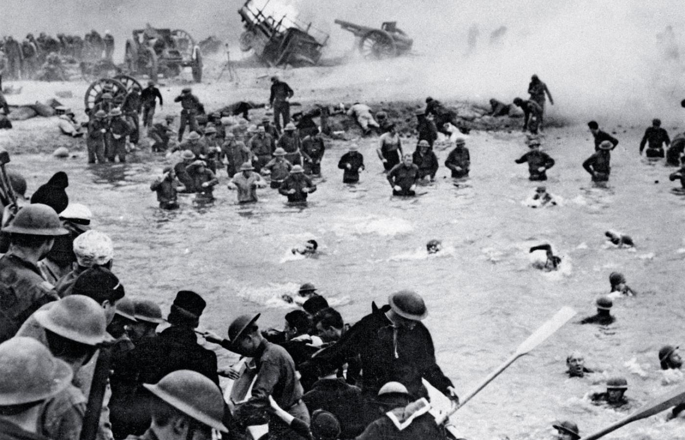 Z portu i plaż Dunkierki ewakuowało się ponad 300 tys. żołnierzy.
