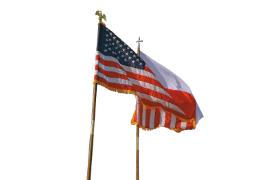 Przy porannej kawie mieszkańcy osiedla w Redzikowie słyszą dobiegające z bazy dźwięki amerykańskiego hymnu.