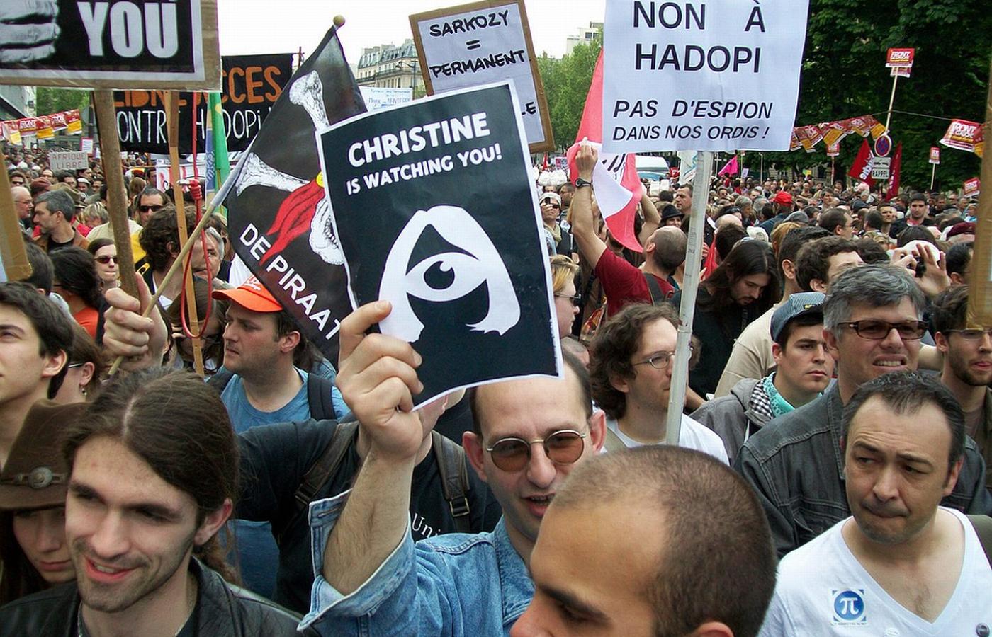 Protest przeciw działalności HADOPI. Paryż.