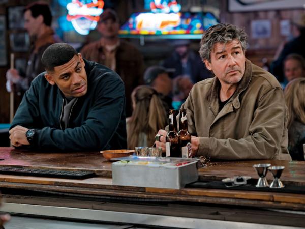 „Latarnie”, scen. Chris Mundy, Damon Lindelof, Tom King