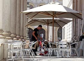 Portugalski parlament drastycznie podniósł podatek VAT na jedzenie w restauracjach. Wcześniej do rachunku trzeba było doliczyć 13 proc., a teraz aż 23 proc.
