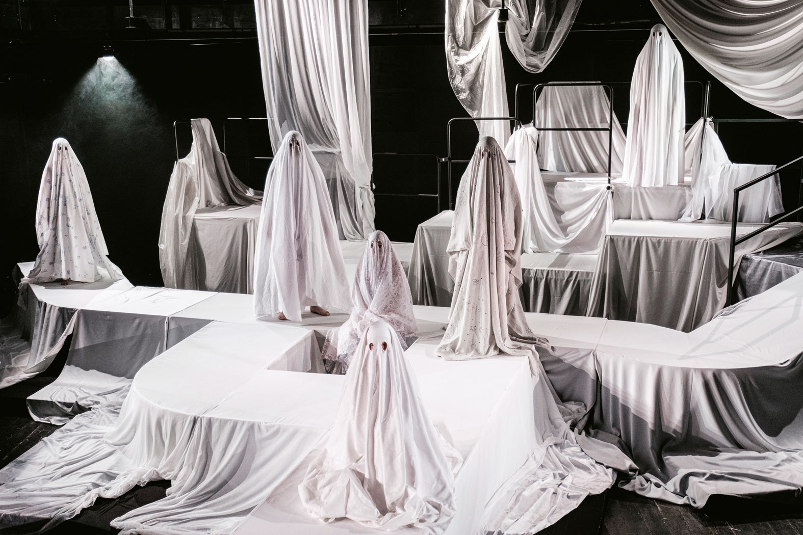 Hamlet był Polakiem? Sztuka Szekspira znowu jest hot. Grają go choćby po śląsku | Być albo być bardziej