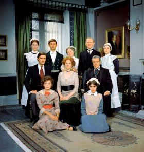 „Upstairs, downstairs”, klasyczna saga o wielkopańskiej rezydencji.