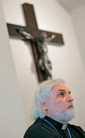 Ks. Aleksander Posacki, demonolog, przestrzega przed opętanymi zawinionymi (przez samych opętanych oczywiście).