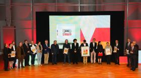 Tradycyjne pamiątkowe zdjęcie wszystkich finalistów 3. edycji Nagrody Architektonicznej POLITYKI.