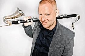 Mikołaj Trzaska (ur. 1966) – muzyk, komponuje dla filmu i teatru, występuje z czołówką światowej sceny freejazzowej.