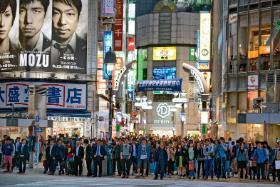 Najbardziej zatłoczone skrzyżowanie świata – w tokijskiej dzielnicy Shibuya, o charakterze handlowym i rozrywkowym, 2015 r.