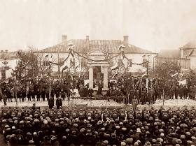 Uroczystość odsłonięcia pomnika marszałka Józefa Piłsudskiego w Dubnie, grudzień 1929 r.