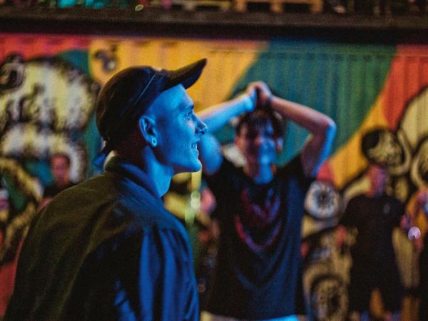 Kadr z filmu dokumentalnego „Rave”