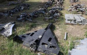 Fragmenty dronów Shahed znalezione w miejscach rosyjskich ataków. Charków, 19 września 2025 r.