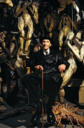 William Burroughs nie oszczędzał się zanadto, przechodząc kolejne fazy uzależnienia od wszelkich możliwych narkotyków, alkoholu, intensywnych homoseksualnych i heteroseksualnych kontaktów erotycznych.