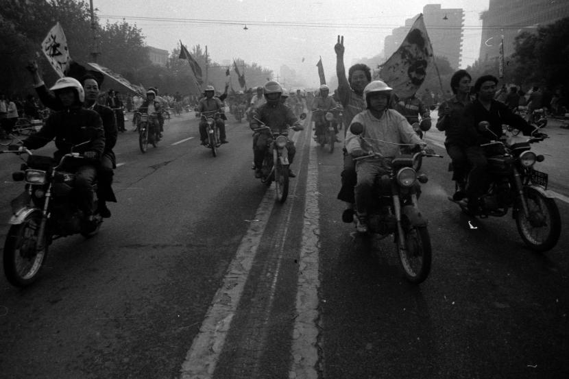 Motocyklowa parada Flying Tigers, robotników wspierających strajkujących studentów.