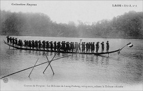 Podczas wojny w Indochinach, Francuzi finansowali i przygotowywali oddziały Hmong do walki z partyzancką komunistyczną. Wojownicy Hmong w pirodze.