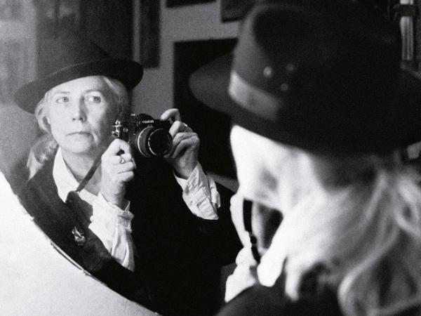 Kobiecość w twórczości Osieckiej nie sprowadza się do funkcji pocieszycielskiej.