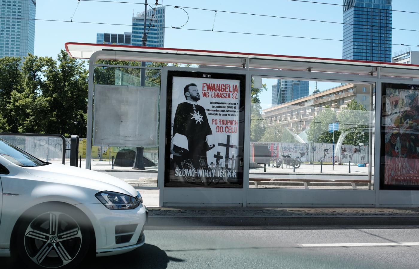 Plakat wymierzony w ministra zdrowia Łukasza Szumowskiego
