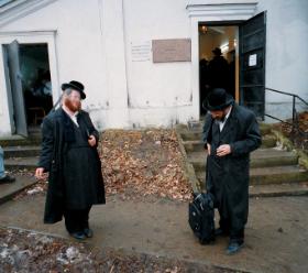 Im bardziej Leżajsk stara się przybliżyć, tym skuteczniej Żydzi się oddalają