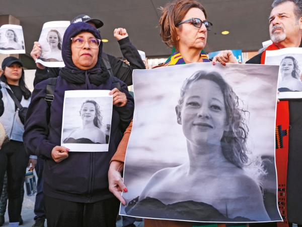 Zabójstwo wstrząsnęło Ameryką i jeszcze bardziej ją podzieliło.