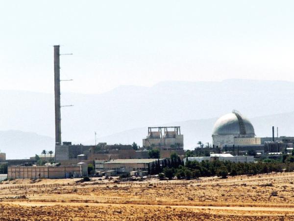 Ośrodek badań atomowych w Dimonie na pustyni Negew. Najpierw Izrael przekonywał, że to zakłady tekstylne, później, że to reaktor do celów pokojowych, dzisiaj wiadomo, że to tu powstał pluton do izraelskich głowic.