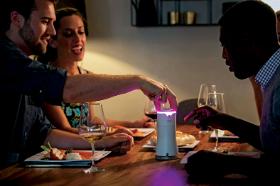 Inteligentna solniczka kontrolująca m.in. spożycie soli przez domowników.