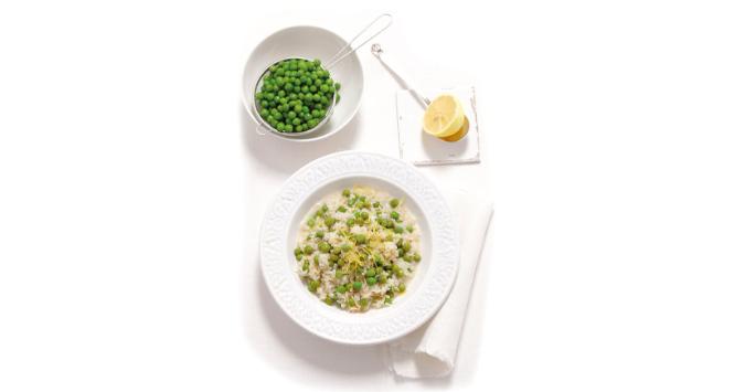 Cytrynowe risotto z zielonym groszkiem.
