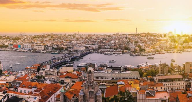 Panorama europejskiej części miasta znad
Złotego Rogu