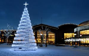 „W czasie świąt jedną z zasadniczych potrzeb archetypowych jest potrzeba zatrzymania czasu. Potrzeba fermaty, takiego podniosłego zawieszenia. Spojrzenia trochę z innej perspektywy”.