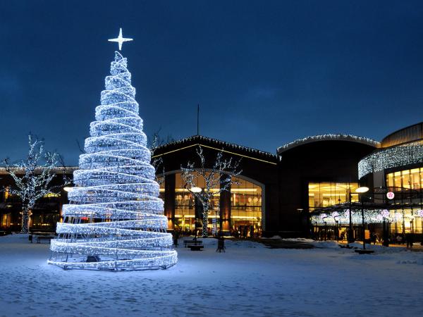 „W czasie świąt jedną z zasadniczych potrzeb archetypowych jest potrzeba zatrzymania czasu. Potrzeba fermaty, takiego podniosłego zawieszenia. Spojrzenia trochę z innej perspektywy”.