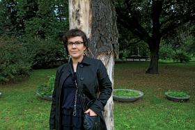 Joanna Sokolińska, córka Ewy Milewicz, jest reporterką w „Gazecie Wyborczej”.