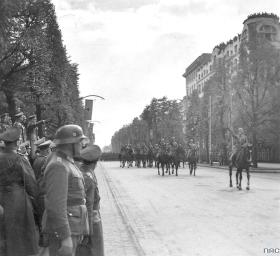 Niemiecka defilada w Warszawie 5 października 1939 r., inne ujęcie.
