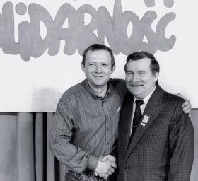 Lech Wałęsa z Adamem Michnikiem, 4 czerwca 1989 r.