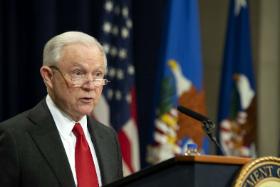 Prezydent Donald Trump zwolnił swego prokuratora generalnego Jamesa Sessionsa.