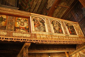 Kościół w Binarowej: malowidła i polichromie na balustradzie chóru