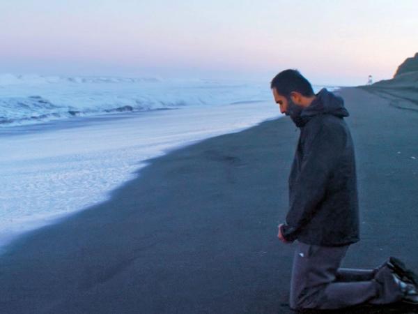 Roberto Farias w roli ofiary molestowanej przez księży