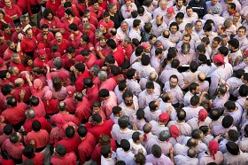 Castellers de Barcelona i Minyons de Terrassa w przerwie między występami.  Terrassa, 16.11.2008