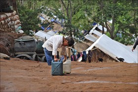 Do końca lat 90. XX wieku USA i Francja przemilczały udział swoich oficerów i fakt wykorzystywania Hmongów przeciw komunistom. Odmawiały weteranom wsparcia i prawa azylu.