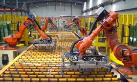 W przyszłości większość prac będą wykonywały roboty sterowane komputerami.
