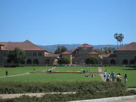 Gdyby absolwenci Uniwersytetu Stanforda (na zdjęciu), którzy posiadają własne firmy, założyli Republikę Stanford, jej PKB sięgnęłoby 2,7 bln dol.