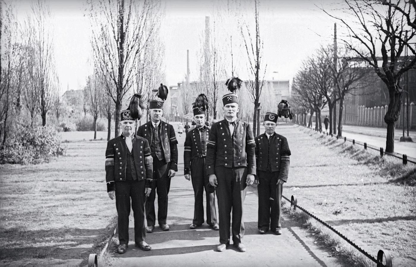 Grupa górników z Siemianowic, 1937 r.