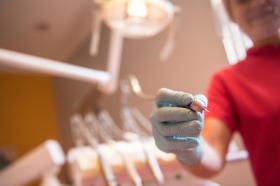 3,8 mln Polaków w ogóle nie myje zębów, 800 tys. nie ma własnej szczoteczki.