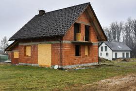 Ponad połowa Polaków mieszka pod własnym dachem - domów jednorodzinnych jest ponad 5 mln.