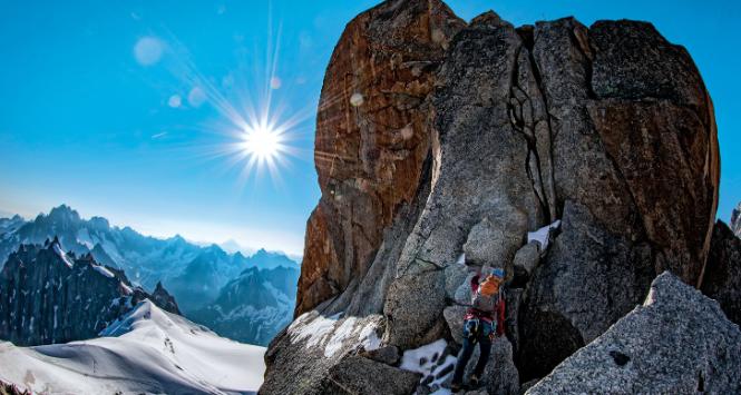 Aiguille du Midi (3842 m n.p.m.) – szczyt w masywie Mont Blanc.