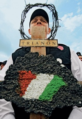 Fundamentem węgierskiej polityki historycznej jest pieczołowicie pielęgnowana trauma rozbioru węgierskiej monarchii po I wojnie światowej i kompleks traktatu z Trianon z 1921 r.