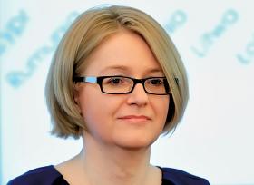 Agnieszka Kozłowska-Rajewicz jest doktorem biologii, posłanką PO, sekretarzem stanu w Kancelarii Premiera, pełnomocniczką rządu ds. równego traktowania.