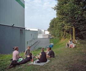 Jak „Niedziela nad Marną” Cartier-Bressona, tyle że w Katowicach koło centrum handlowego.