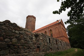 Człuchów – wieża krzyżackiego zamku, rozebranego w XVIII w., do której w XIX w. dobudowano ewangelicki kościół