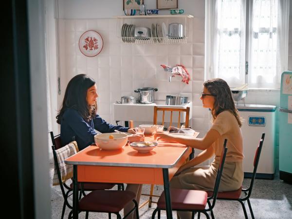 Kadr z ekranizacji „Genialnej przyjaciółki” Eleny Ferrante. Po sukcesie tego serialu na ekrany najpewniej trafi też najnowsza książka Ferrante „Zakłamane życie dorosłych”.