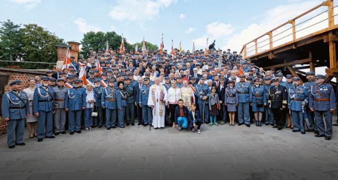 Uczestnicy pielgrzymki Związku Piłsudczyków RP do jasnogórskiego sanktuarium