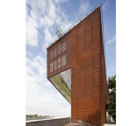 Sama instytucja powstała jeszcze w 1981 r. i kilkakrotnie zmieniała lokalizację.